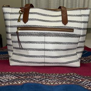 Fossil tote